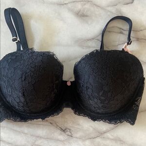Victoria’s Secret lightly lined black lace bra 34 DD